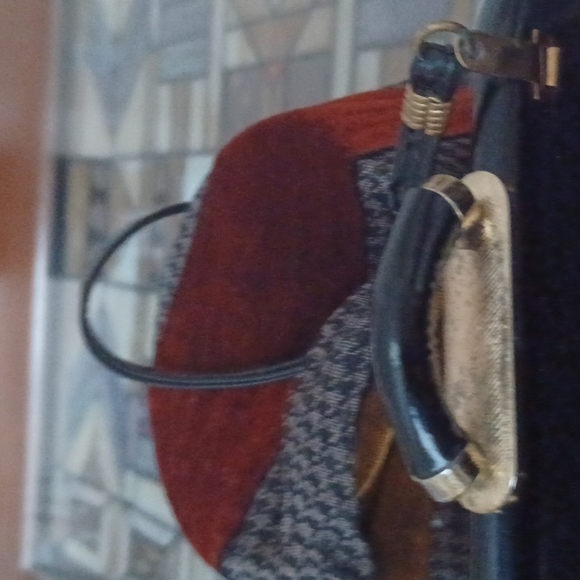 Vintage pouch black patent leather,in ECU.Shoulder strap. - Picture 4 of 5